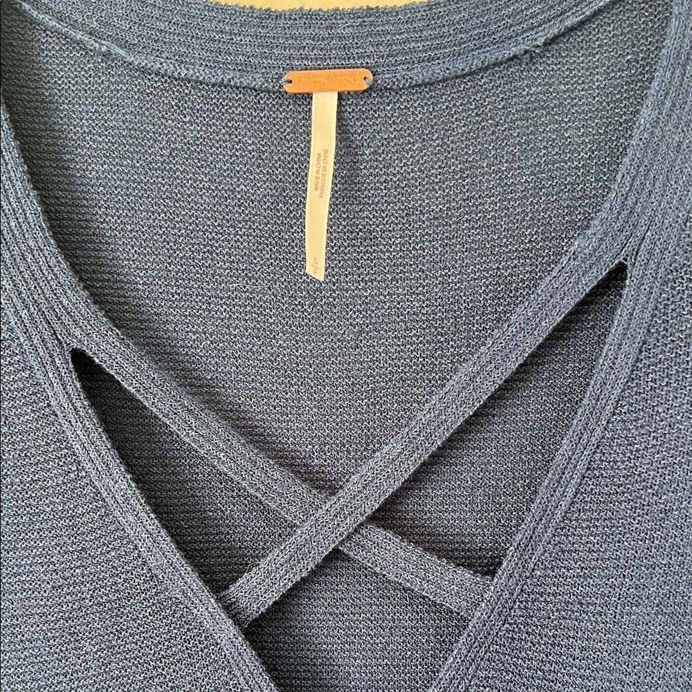 Like New! Free People Navy Blue Knit Crisscross Hi-Lo V-Neck Tunic Sweater in S - Picture 5 of 12
